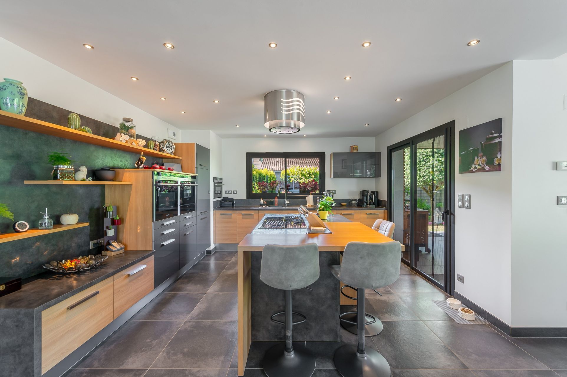 luxury house 5 Rooms for sale on MAXILLY SUR LEMAN (74500)
