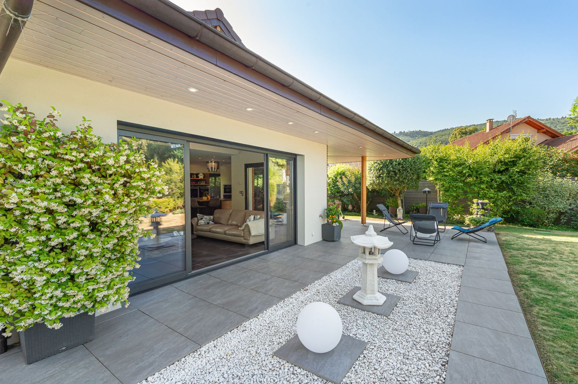 luxury house 5 Rooms for sale on MAXILLY SUR LEMAN (74500)