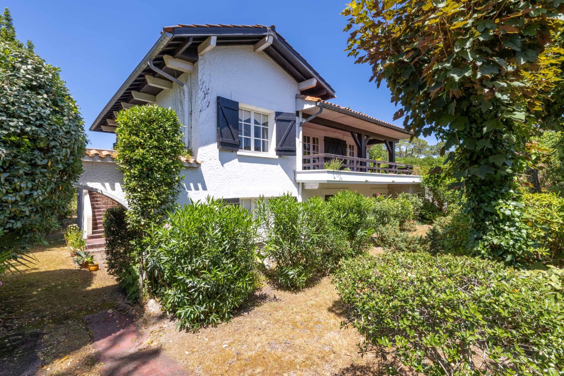 luxury house 8 Rooms for sale on PYLA SUR MER (33115)