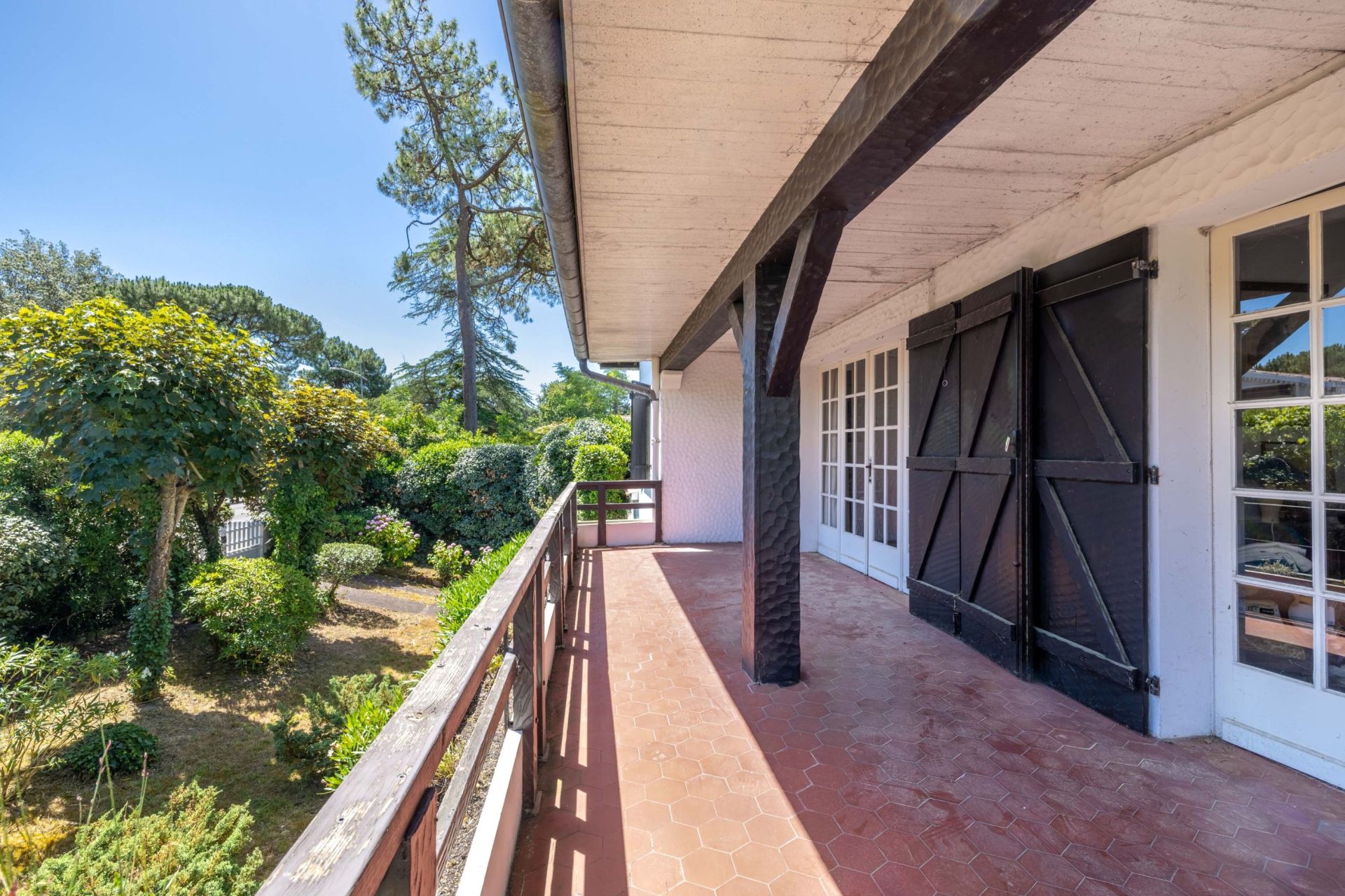 luxury house 8 Rooms for sale on PYLA SUR MER (33115)