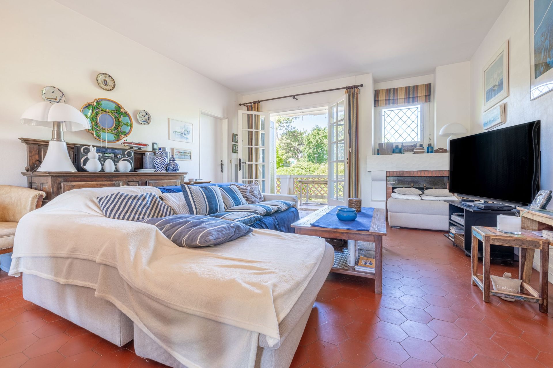 luxury house 8 Rooms for sale on PYLA SUR MER (33115)