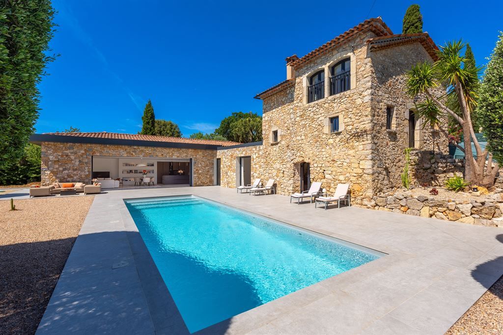 luxury provencale house 8 Rooms for sale on LE TIGNET (06530)