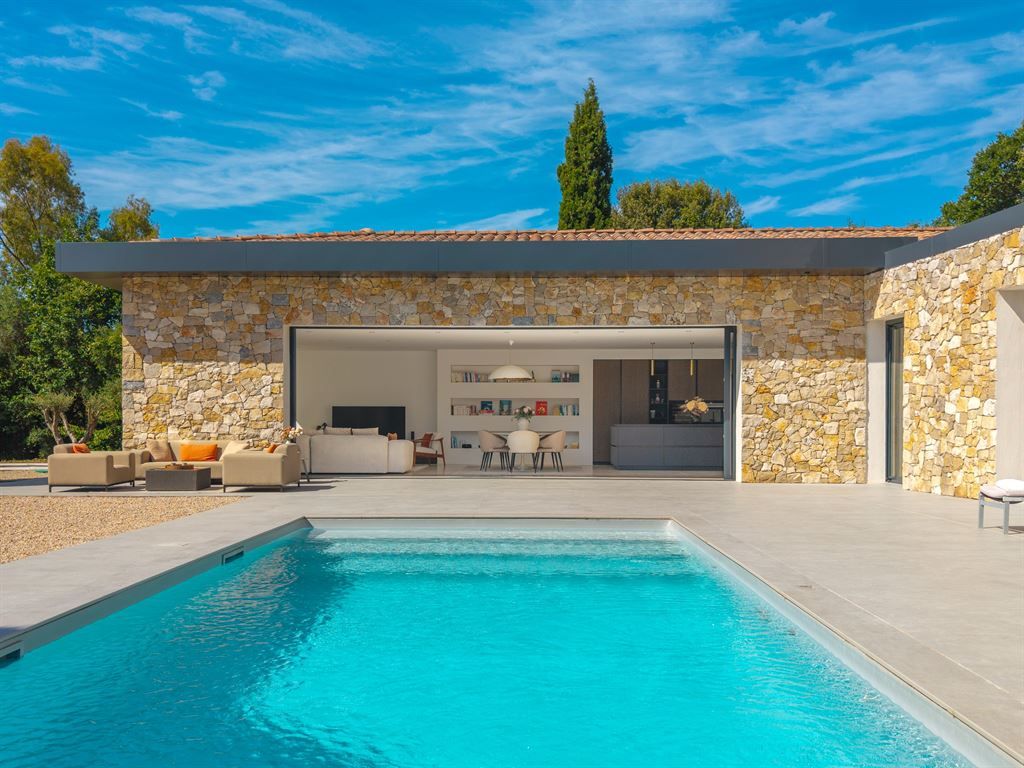 luxury provencale house 8 Rooms for sale on LE TIGNET (06530)