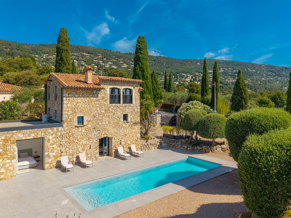 luxury provencale house 8 Rooms for sale on LE TIGNET (06530)