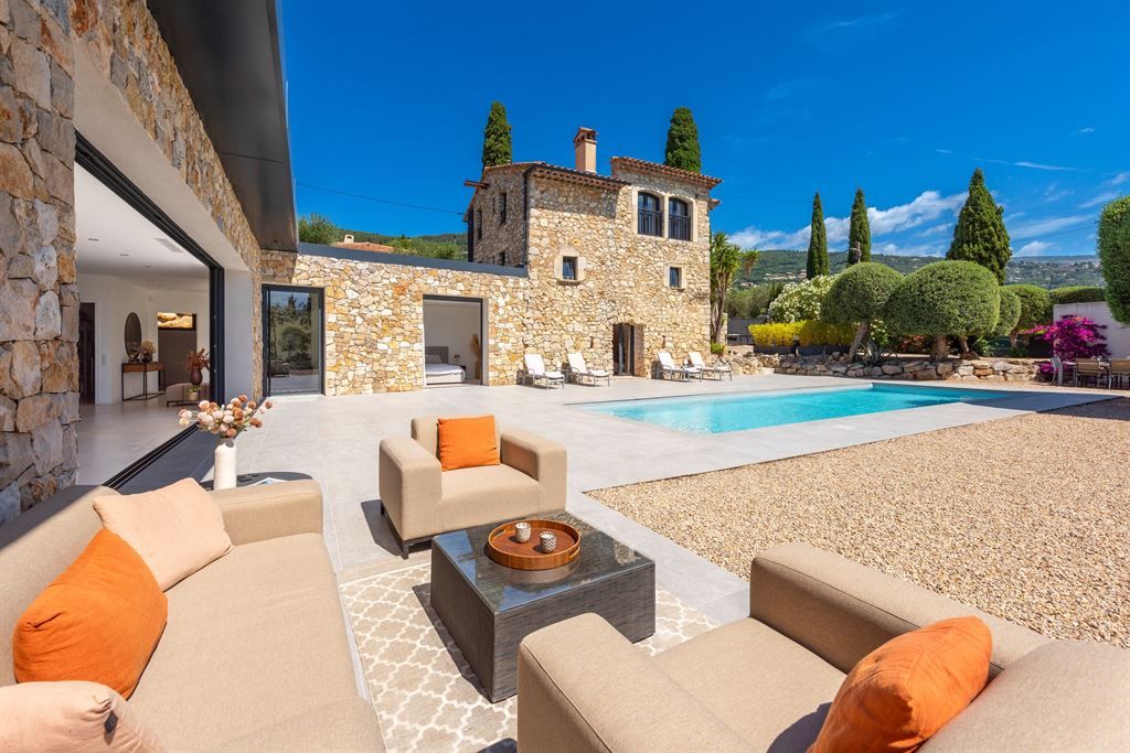 luxury provencale house 8 Rooms for sale on LE TIGNET (06530)