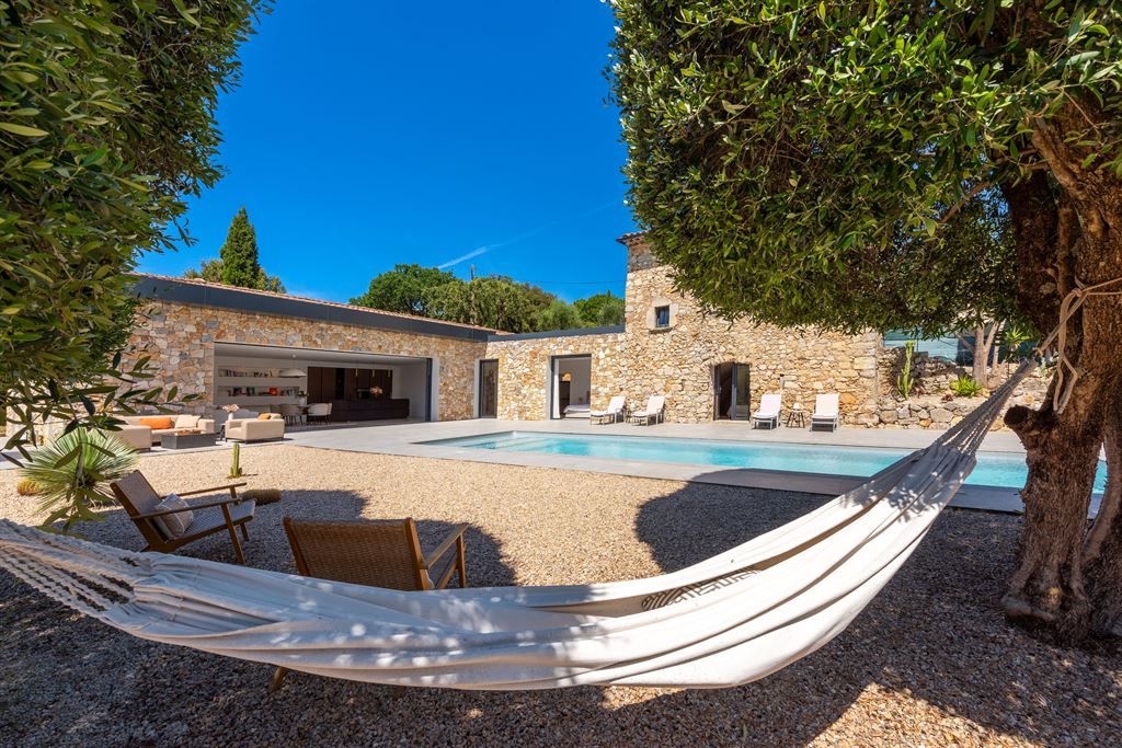 luxury provencale house 8 Rooms for sale on LE TIGNET (06530)