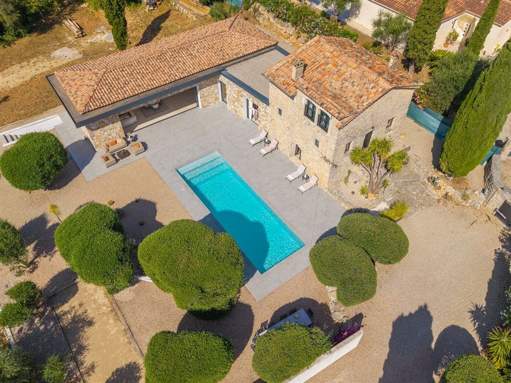 luxury provencale house 8 Rooms for sale on LE TIGNET (06530)