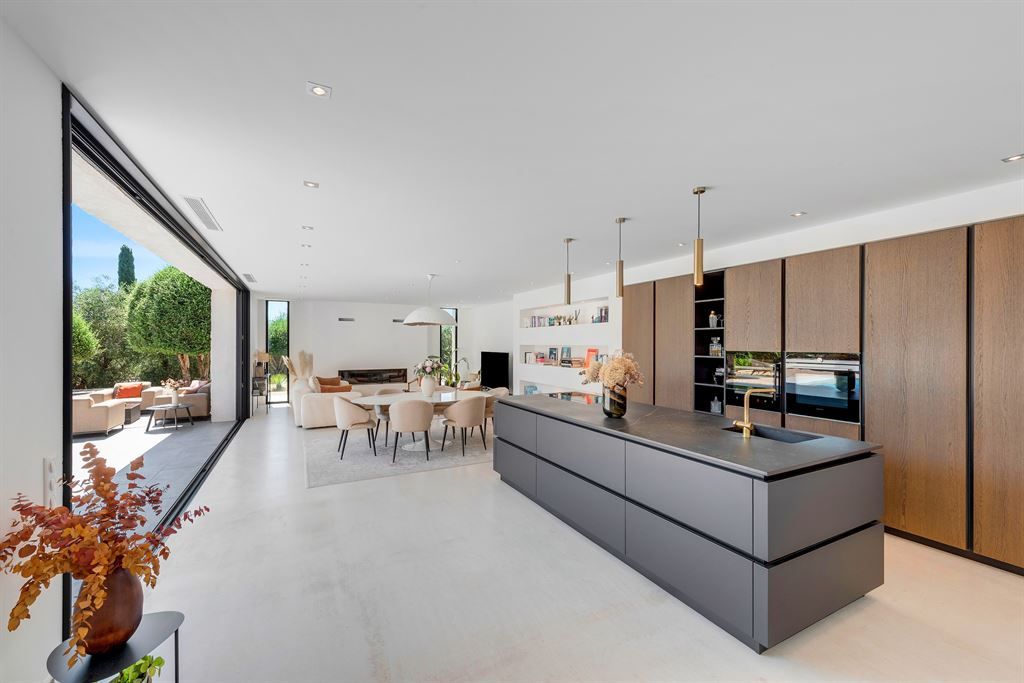luxury provencale house 8 Rooms for sale on LE TIGNET (06530)