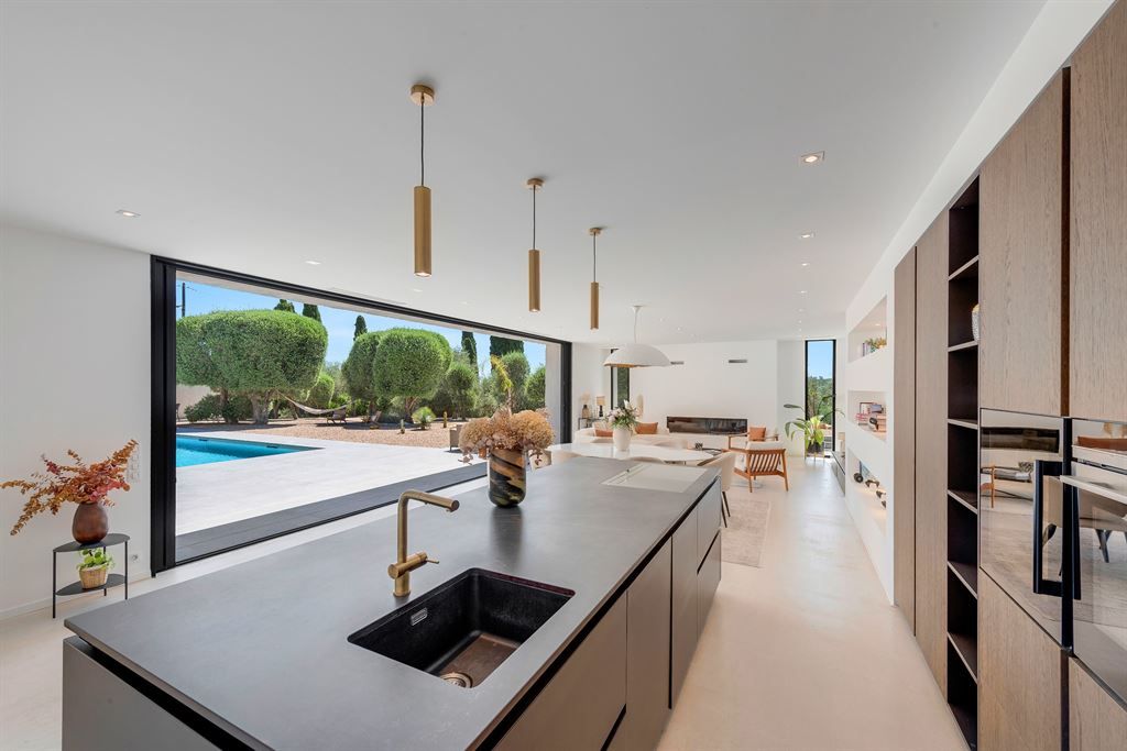 luxury provencale house 8 Rooms for sale on LE TIGNET (06530)