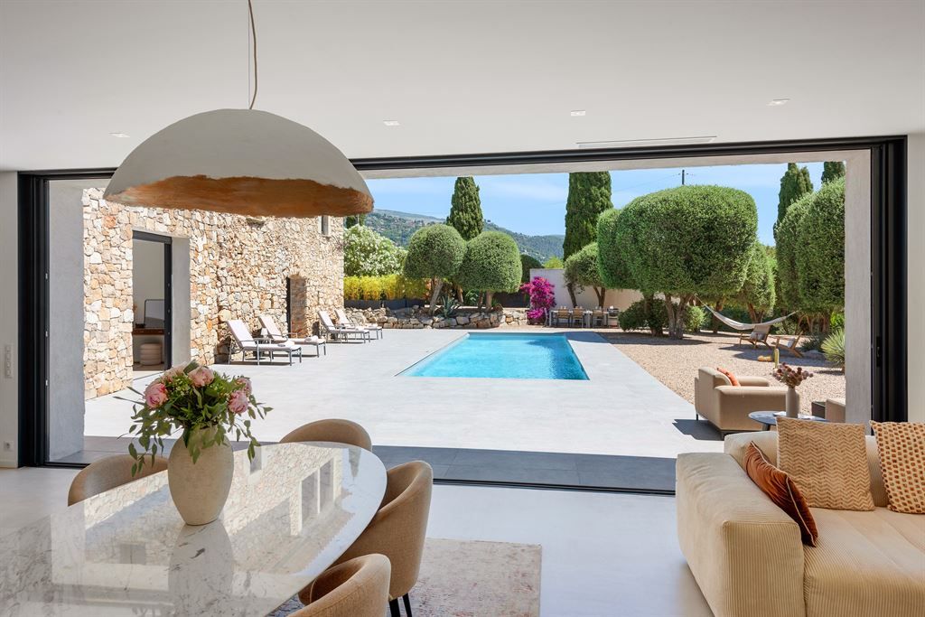 luxury provencale house 8 Rooms for sale on LE TIGNET (06530)
