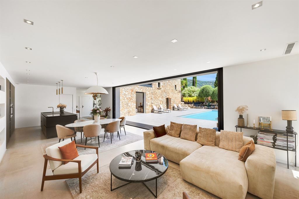 luxury provencale house 8 Rooms for sale on LE TIGNET (06530)