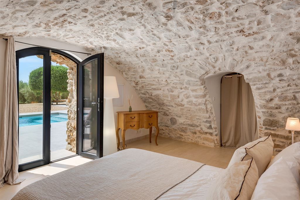 luxury provencale house 8 Rooms for sale on LE TIGNET (06530)