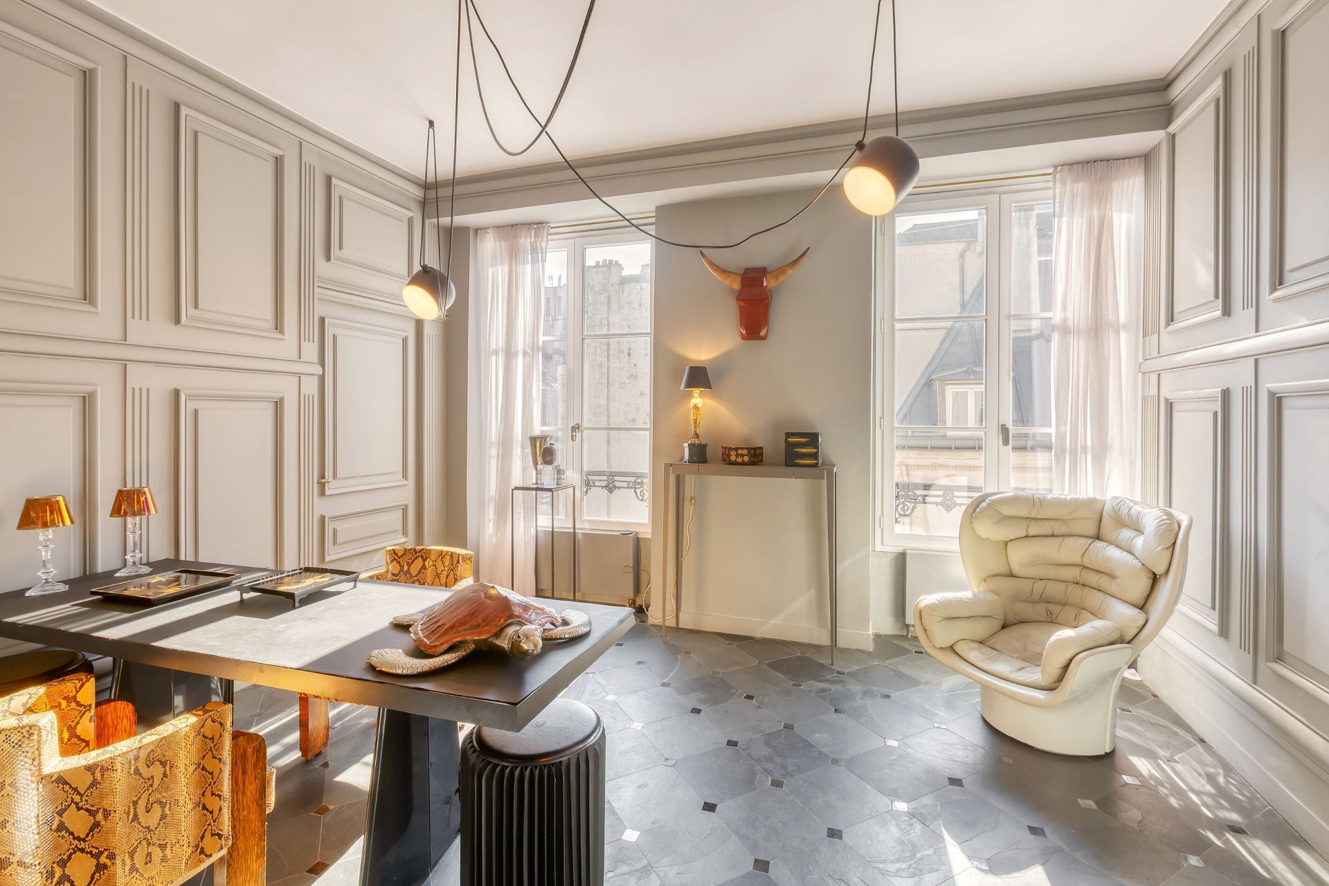 luxury apartment 5 Rooms for sale on PARIS (75007)
