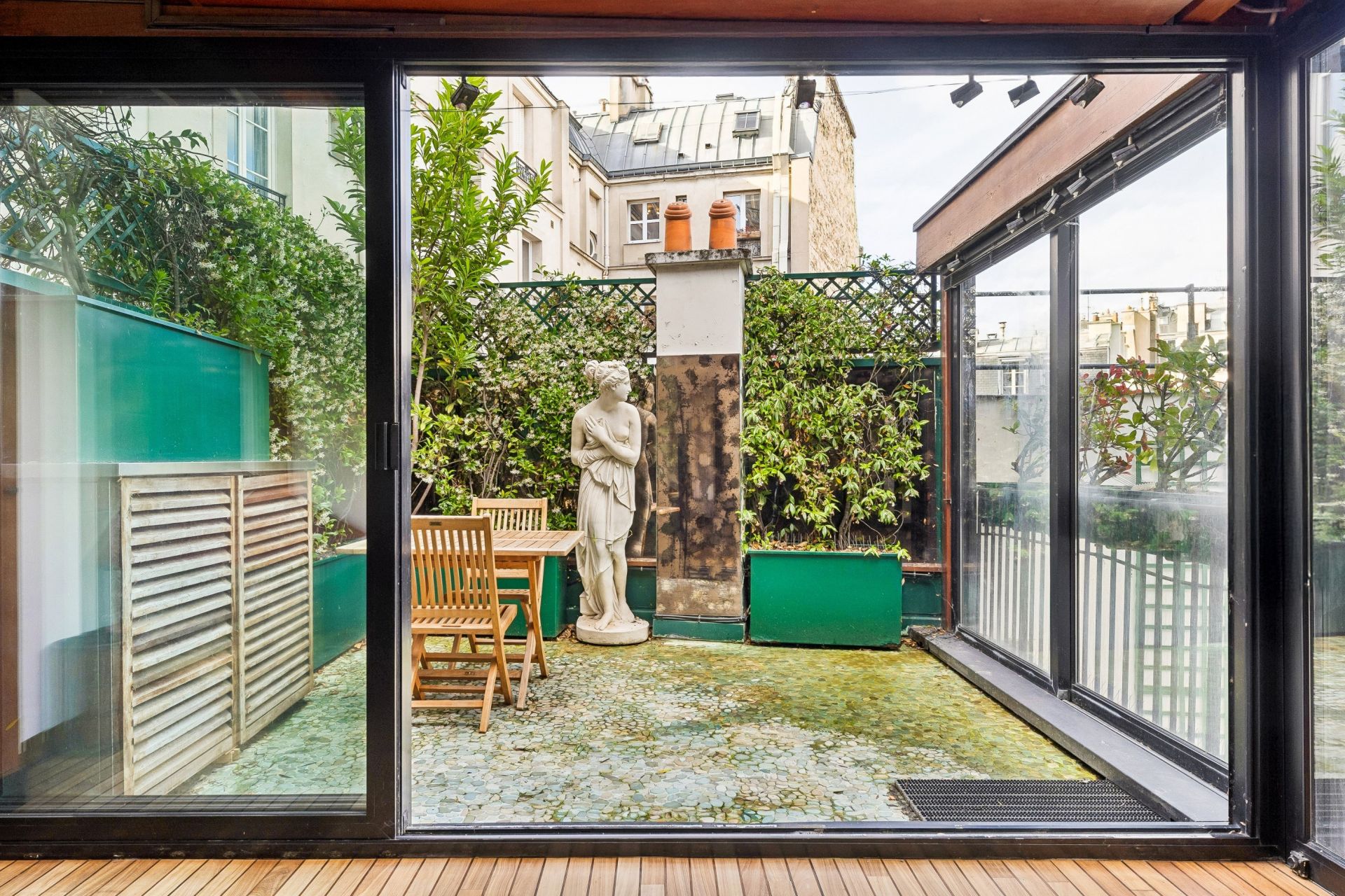 luxury apartment 4 Rooms for sale on PARIS (75004)