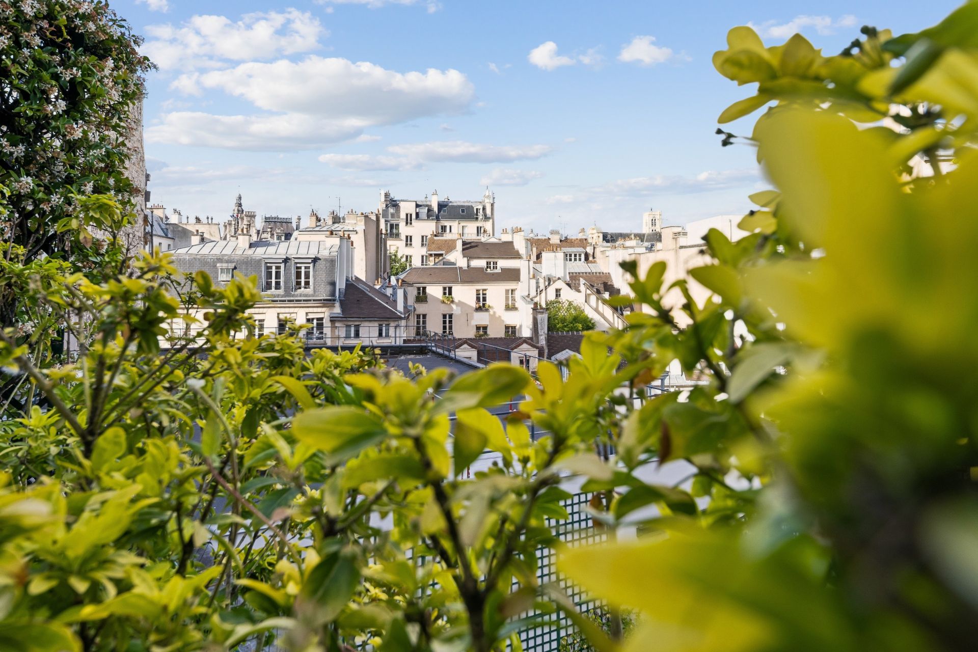 luxury apartment 4 Rooms for sale on PARIS (75004)