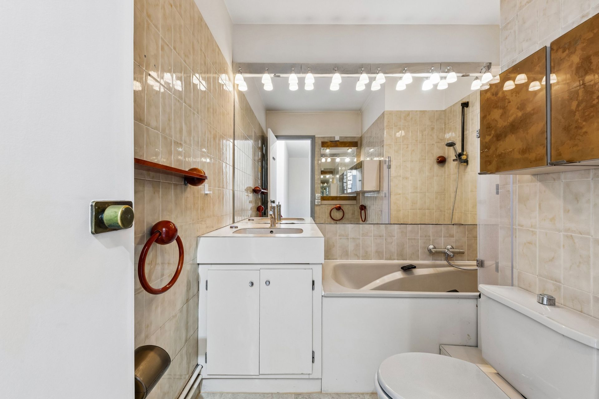 luxury apartment 4 Rooms for sale on PARIS (75004)