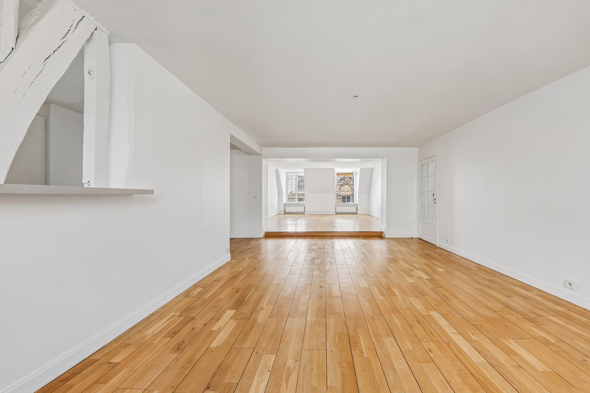 luxury apartment 5 Rooms for sale on PARIS (75003)