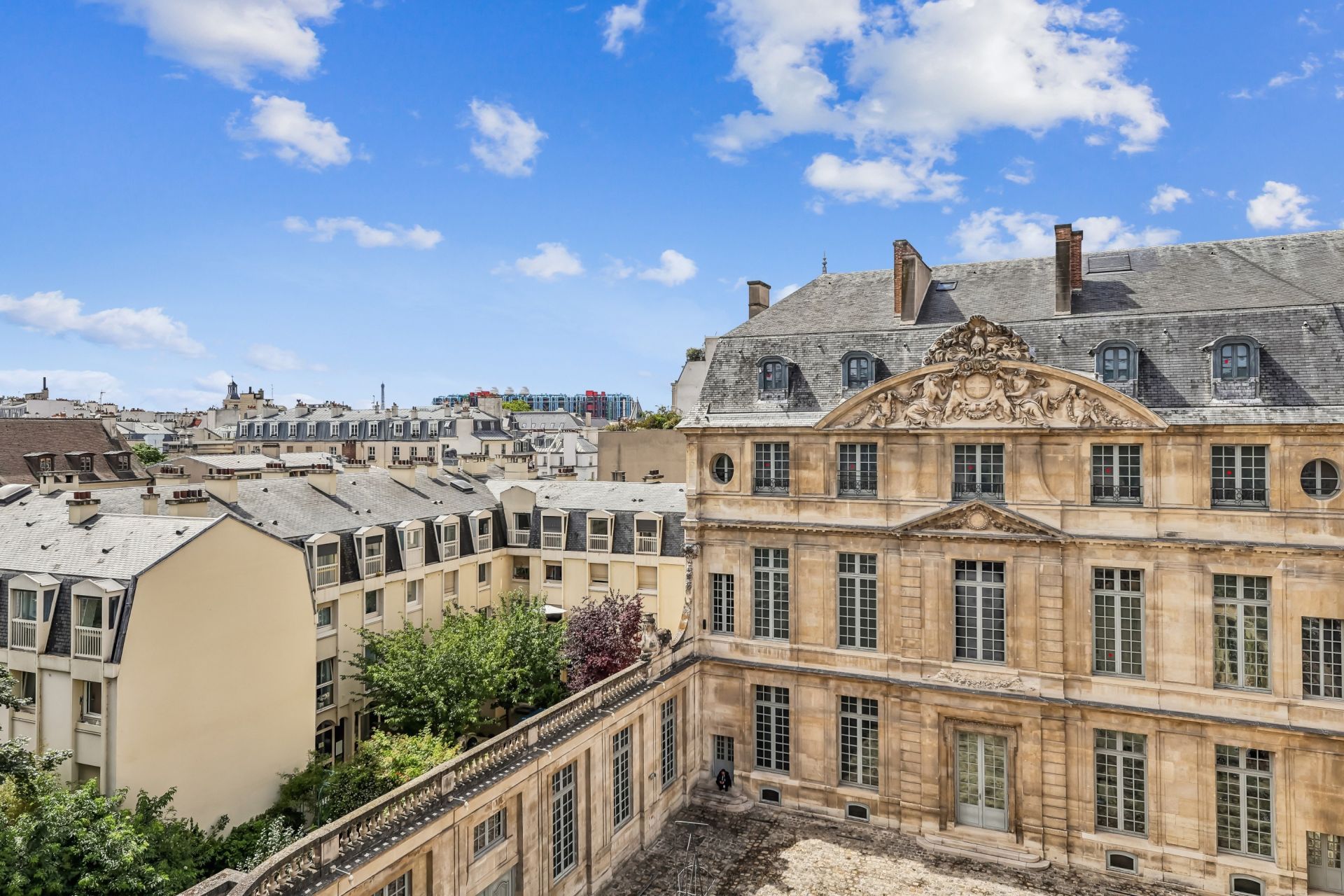 luxury apartment 5 Rooms for sale on PARIS (75003)