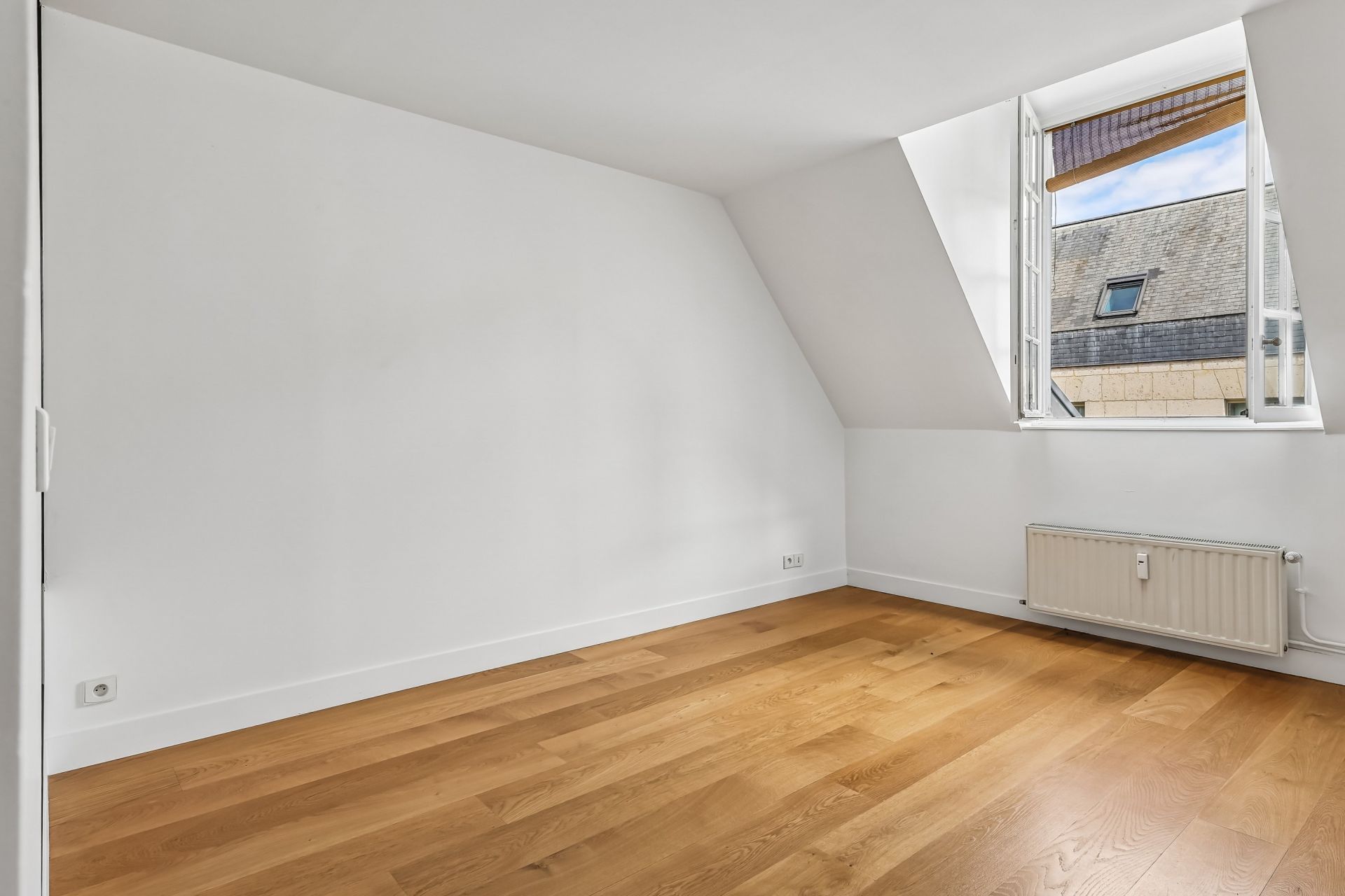 luxury apartment 5 Rooms for sale on PARIS (75003)