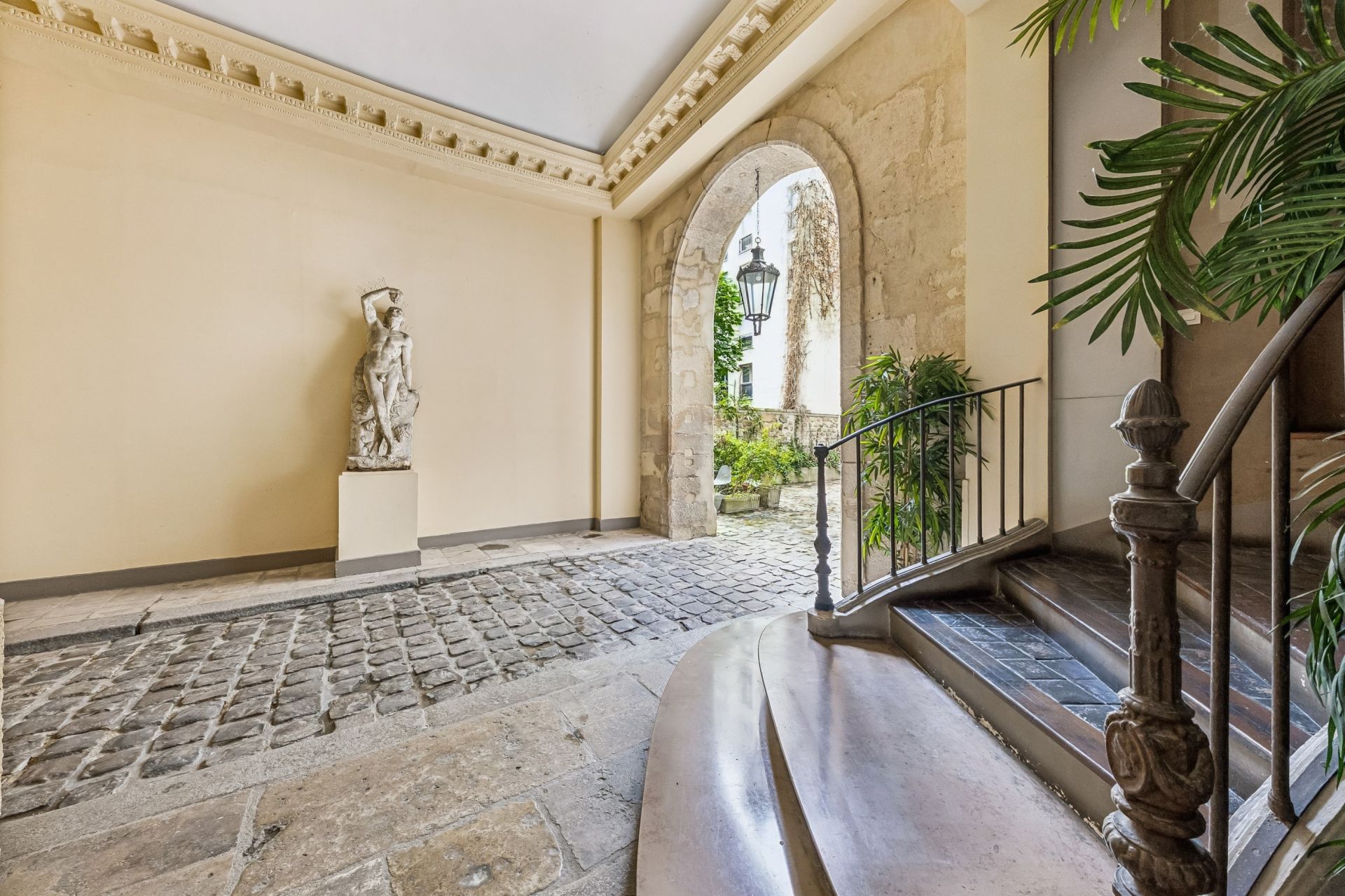 luxury apartment 5 Rooms for sale on PARIS (75003)