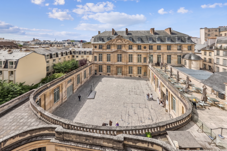 luxury apartment 5 Rooms for sale on PARIS (75003)