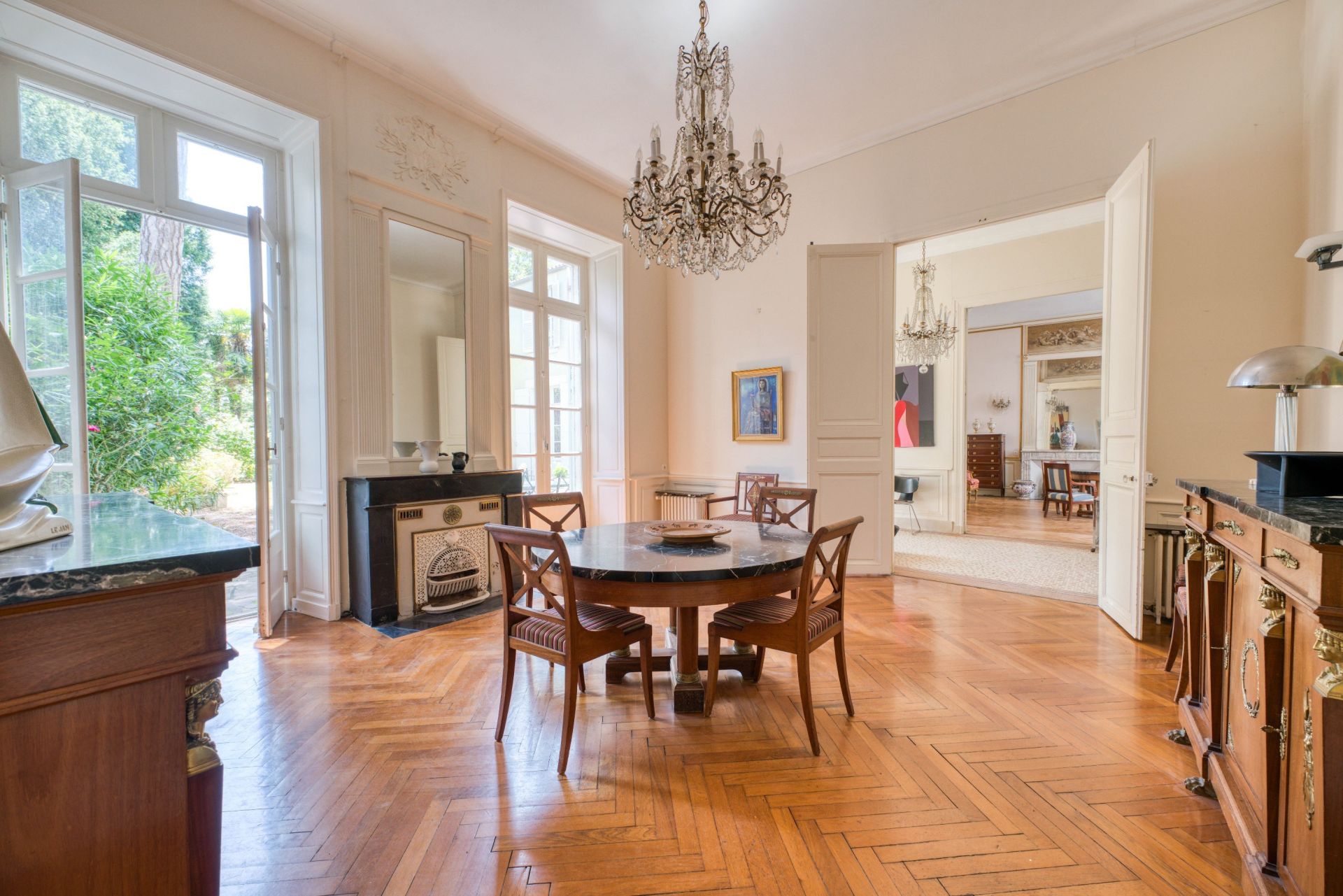 luxury apartment 8 Rooms for sale on LA ROCHELLE (17000)
