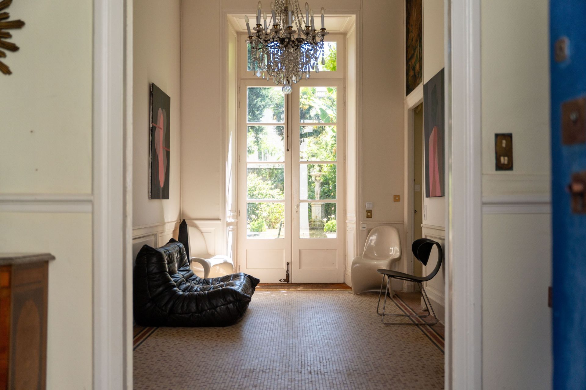 luxury apartment 8 Rooms for sale on LA ROCHELLE (17000)
