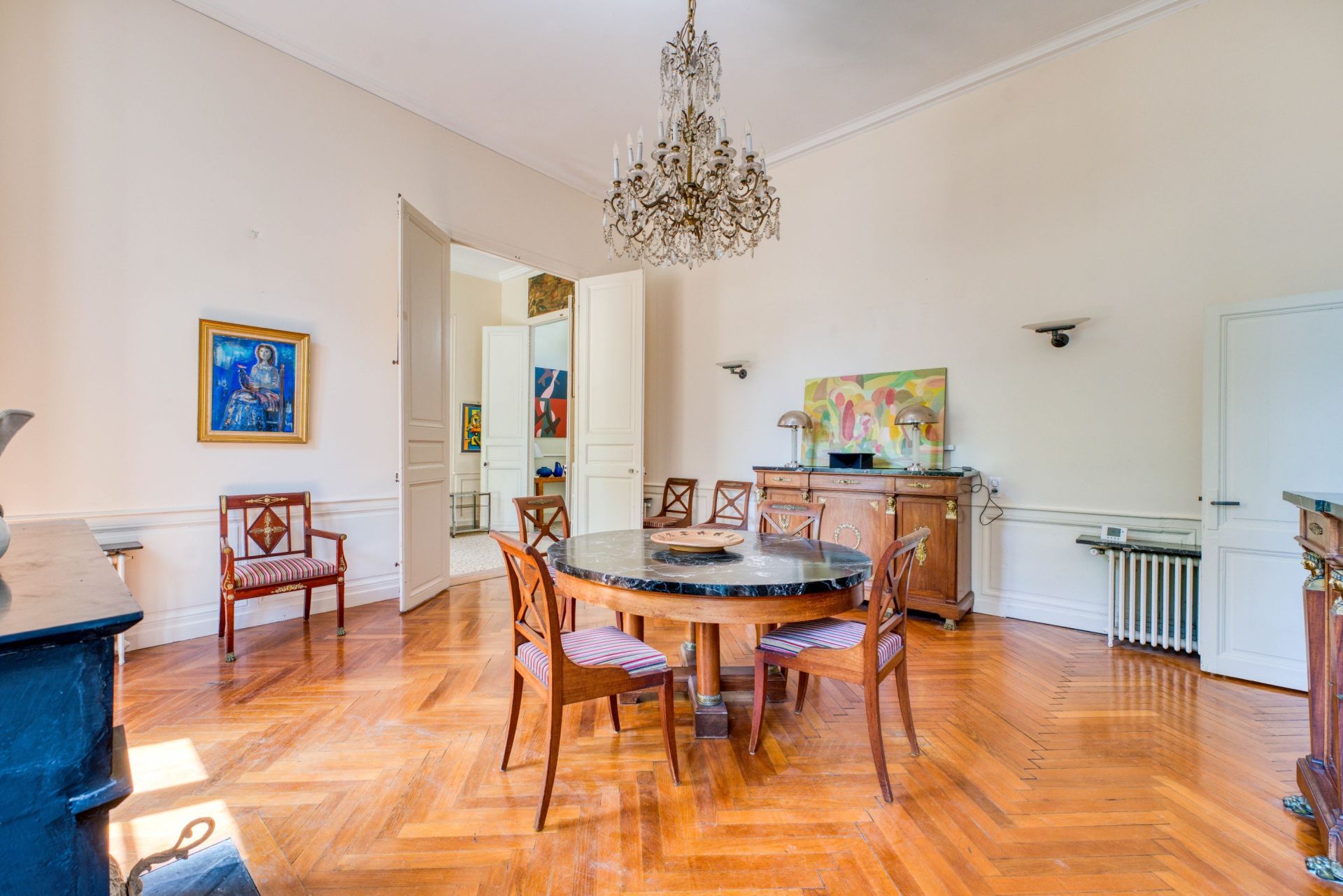 luxury apartment 8 Rooms for sale on LA ROCHELLE (17000)