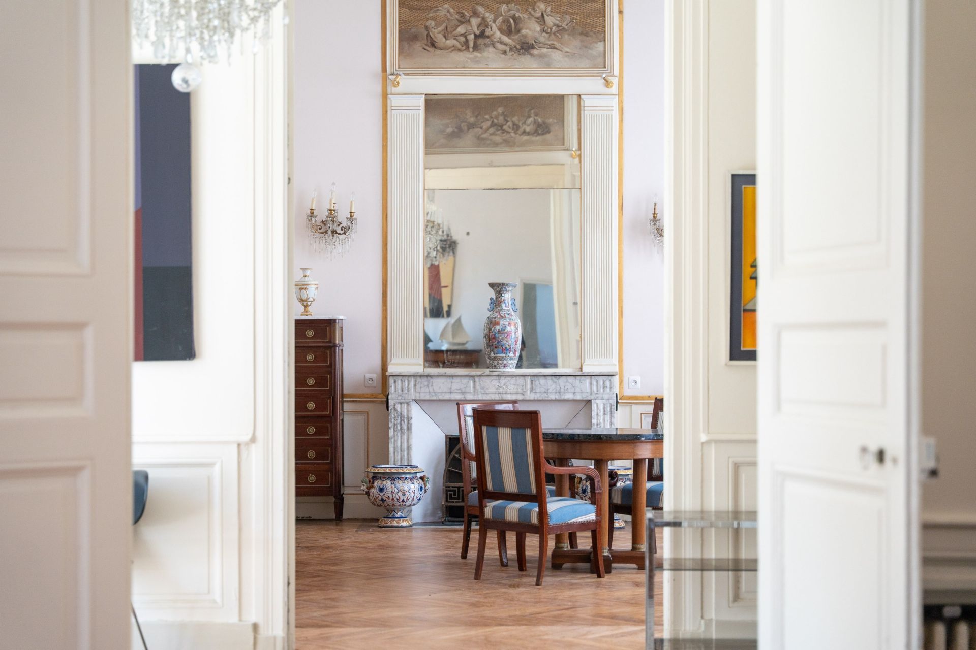 luxury apartment 8 Rooms for sale on LA ROCHELLE (17000)