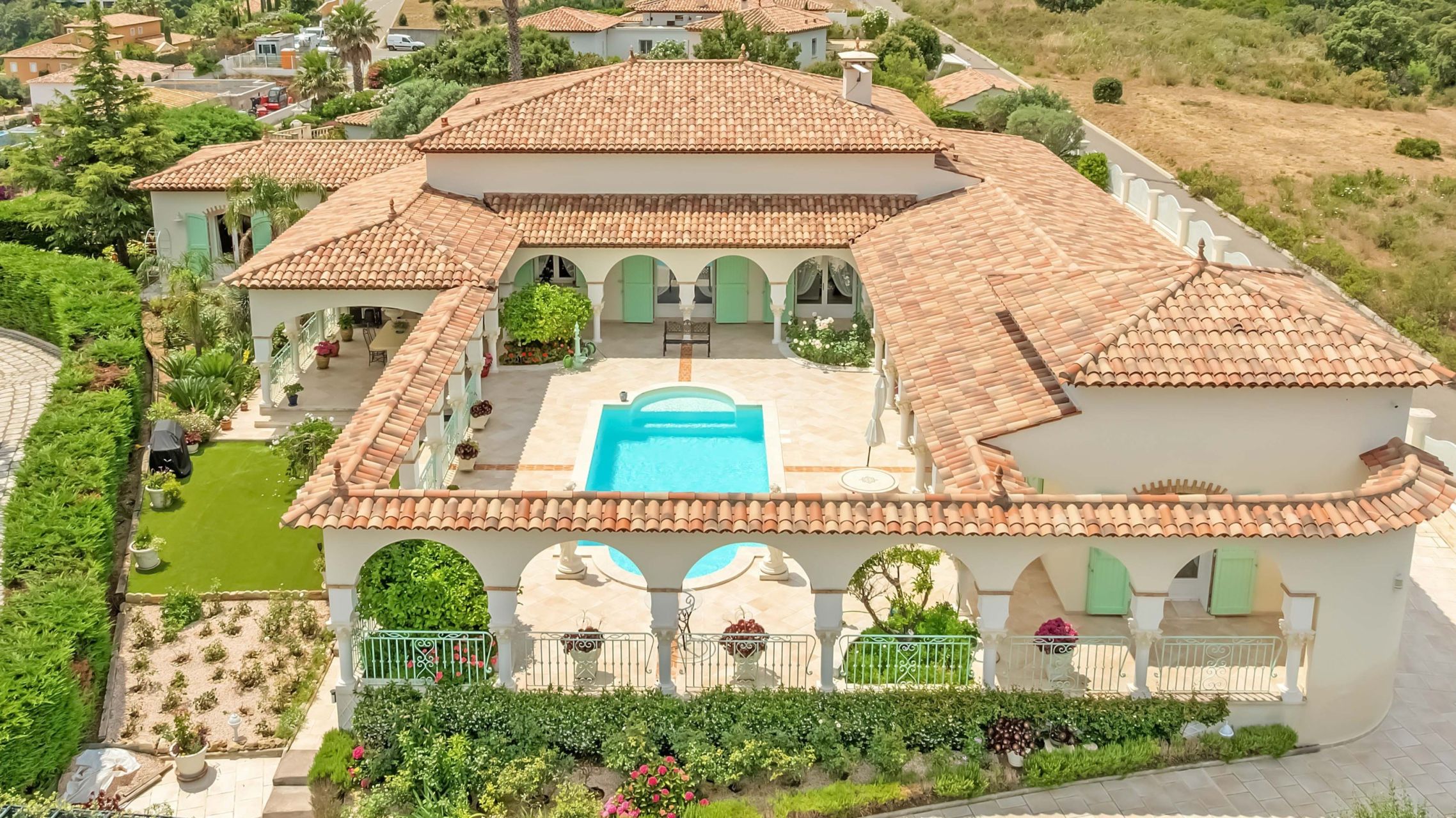 luxury provencale house 8 Rooms for sale on ST AYGULF (83370)