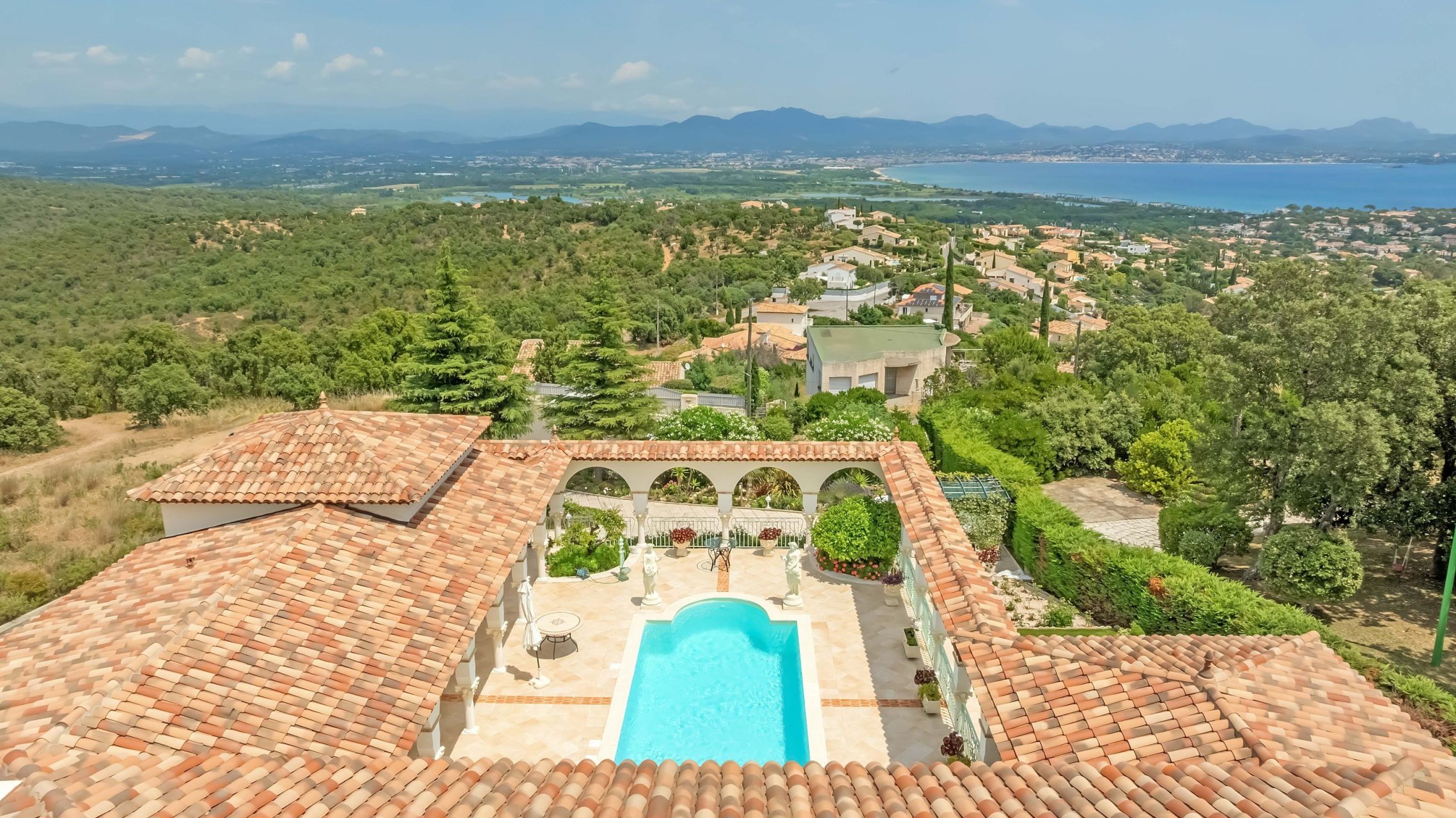luxury provencale house 8 Rooms for sale on ST AYGULF (83370)