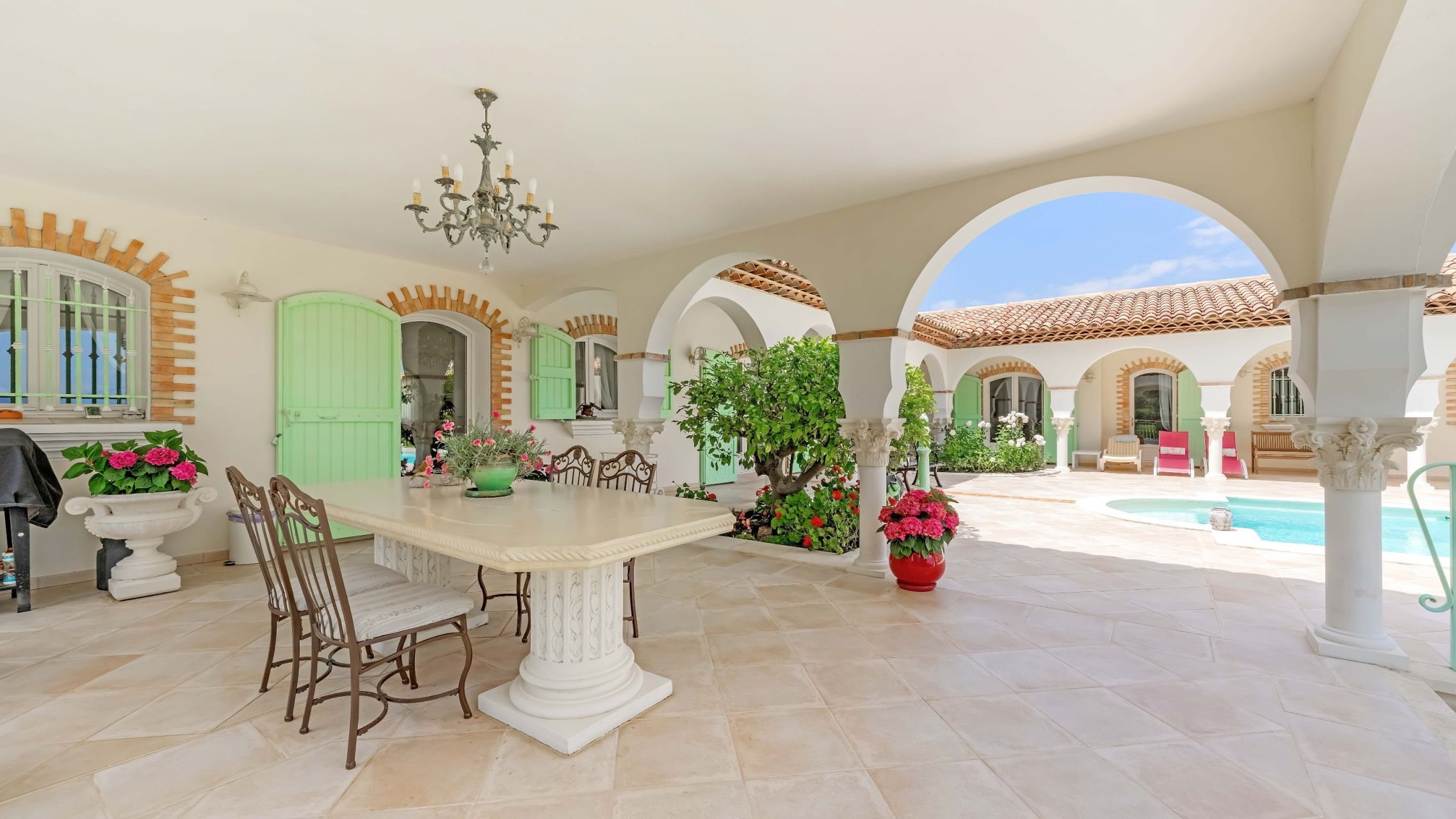 luxury provencale house 8 Rooms for sale on ST AYGULF (83370)