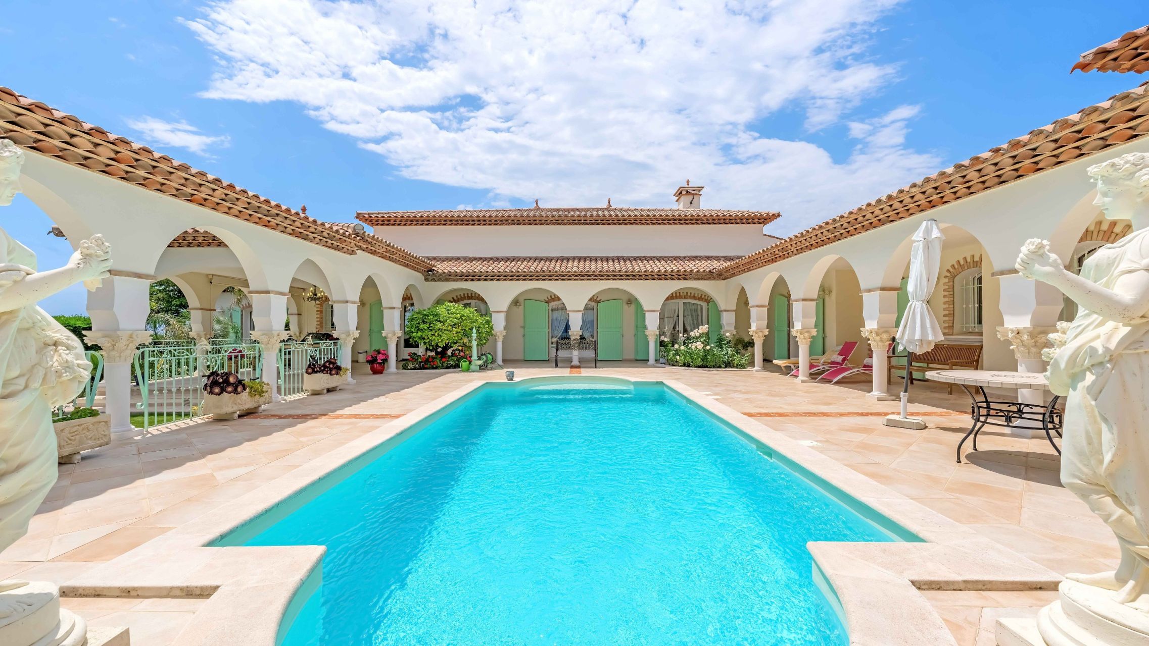 luxury provencale house 8 Rooms for sale on ST AYGULF (83370)