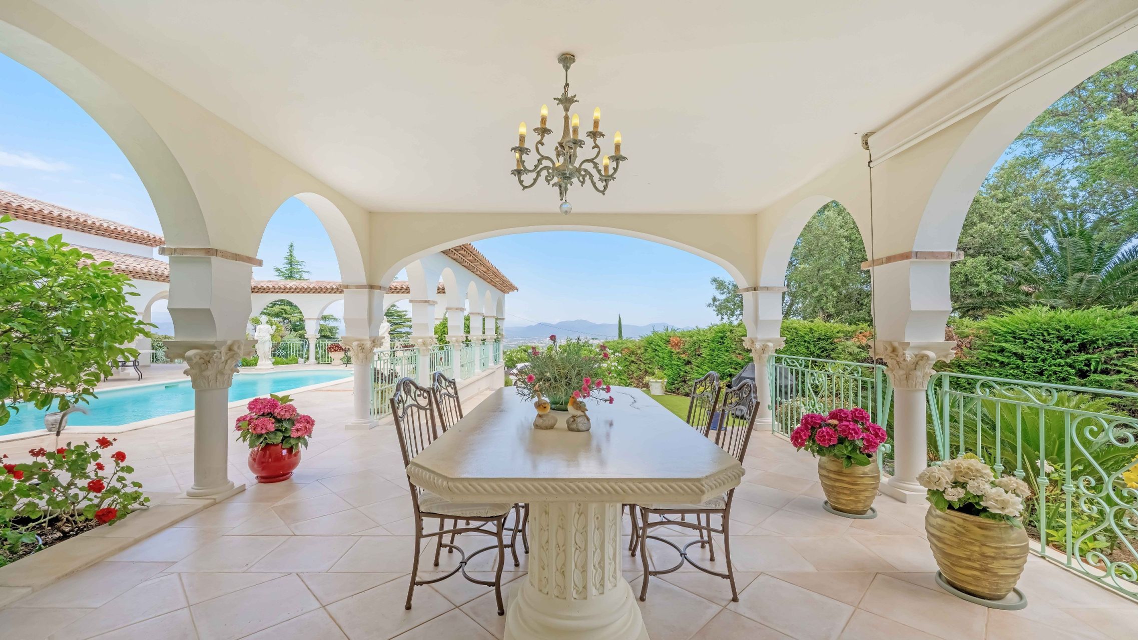 luxury provencale house 8 Rooms for sale on ST AYGULF (83370)