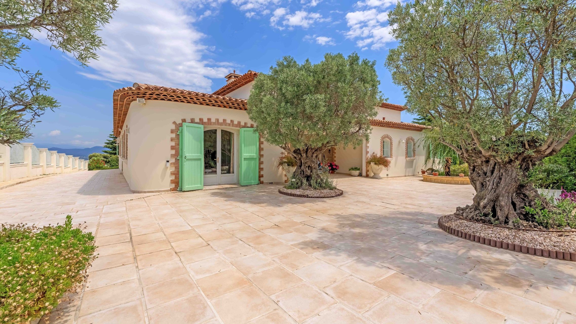 luxury provencale house 8 Rooms for sale on ST AYGULF (83370)