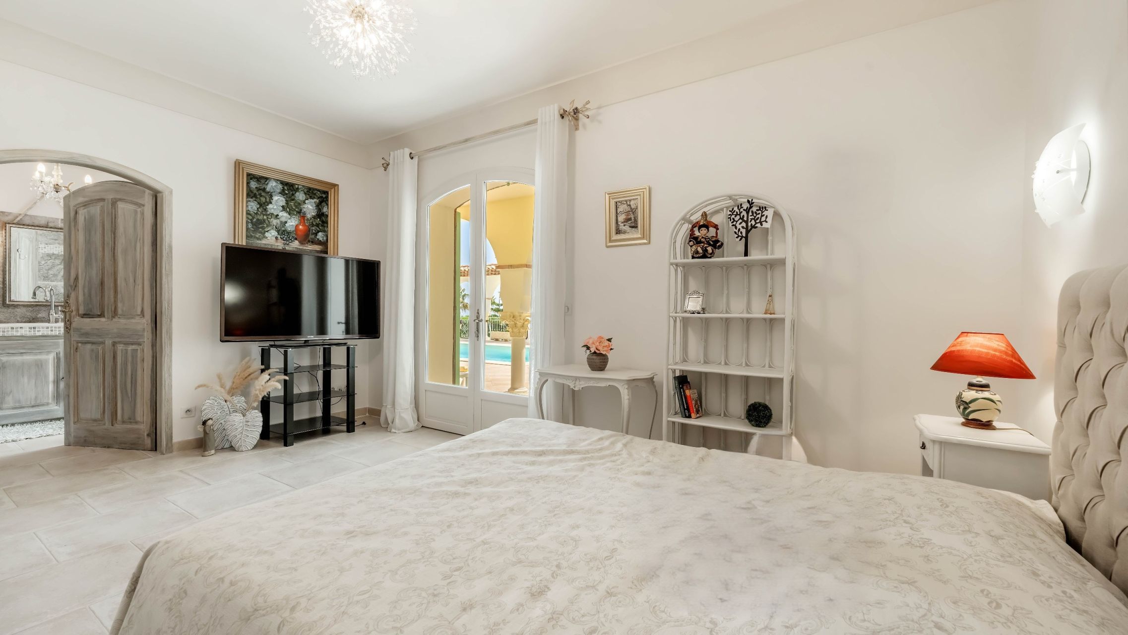 luxury provencale house 8 Rooms for sale on ST AYGULF (83370)