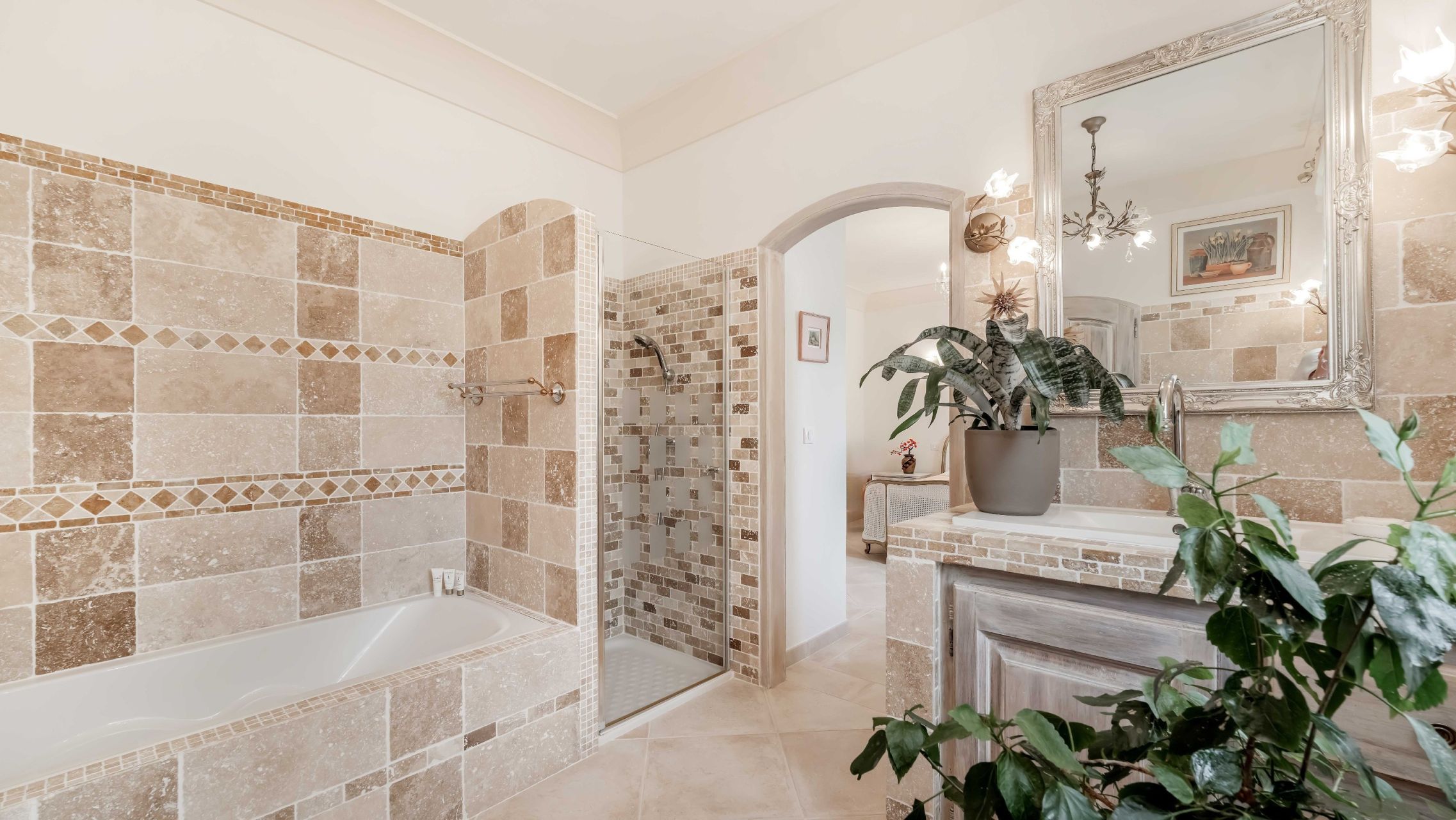 luxury provencale house 8 Rooms for sale on ST AYGULF (83370)