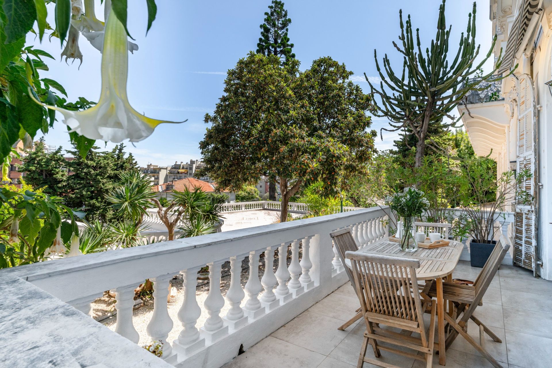 luxury apartment 5 Rooms for sale on NICE (06000)