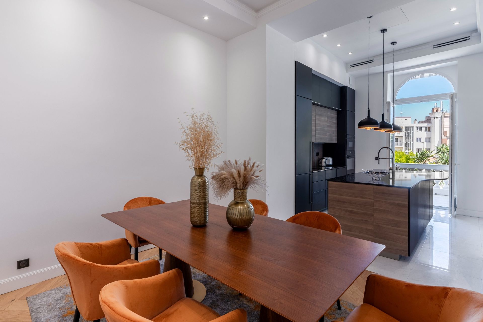 luxury apartment 5 Rooms for sale on NICE (06000)