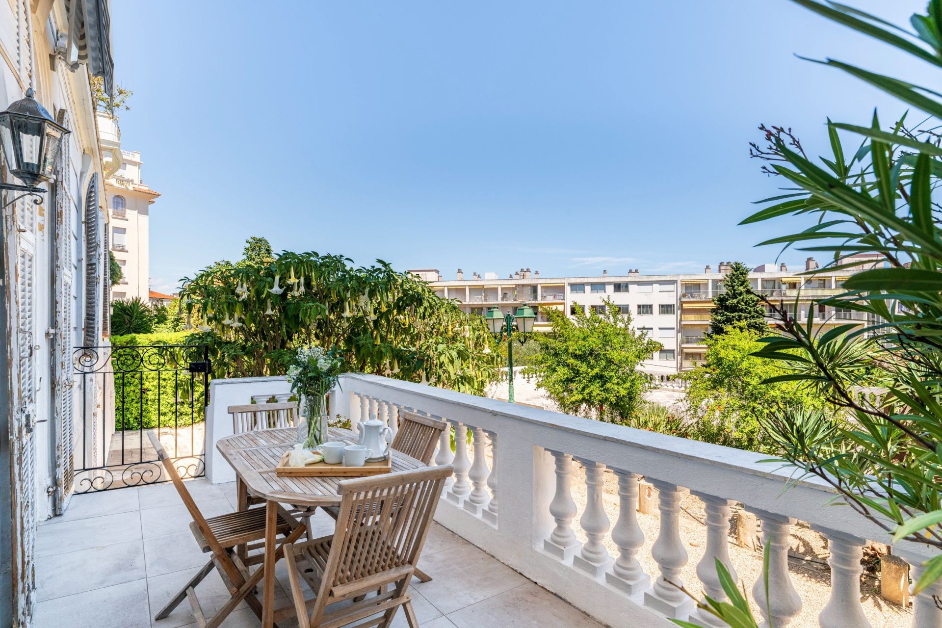 luxury apartment 5 Rooms for sale on NICE (06000)