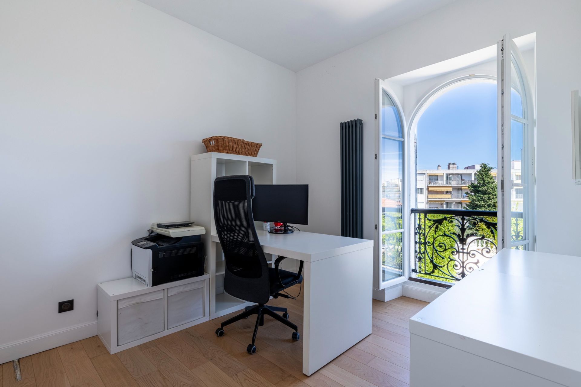 luxury apartment 5 Rooms for sale on NICE (06000)
