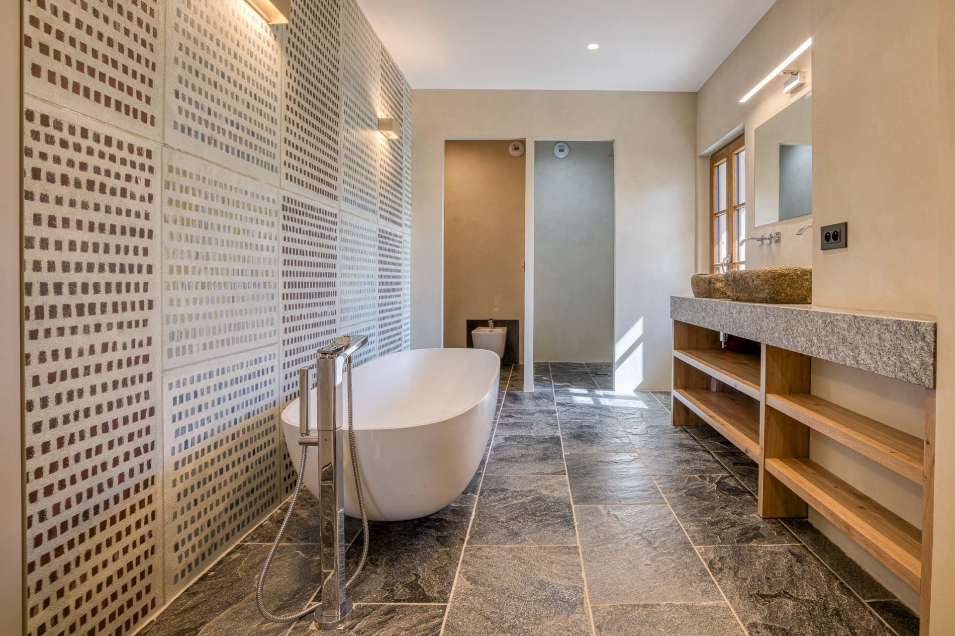 luxury house 8 Rooms for sale on ST JORIOZ (74410)