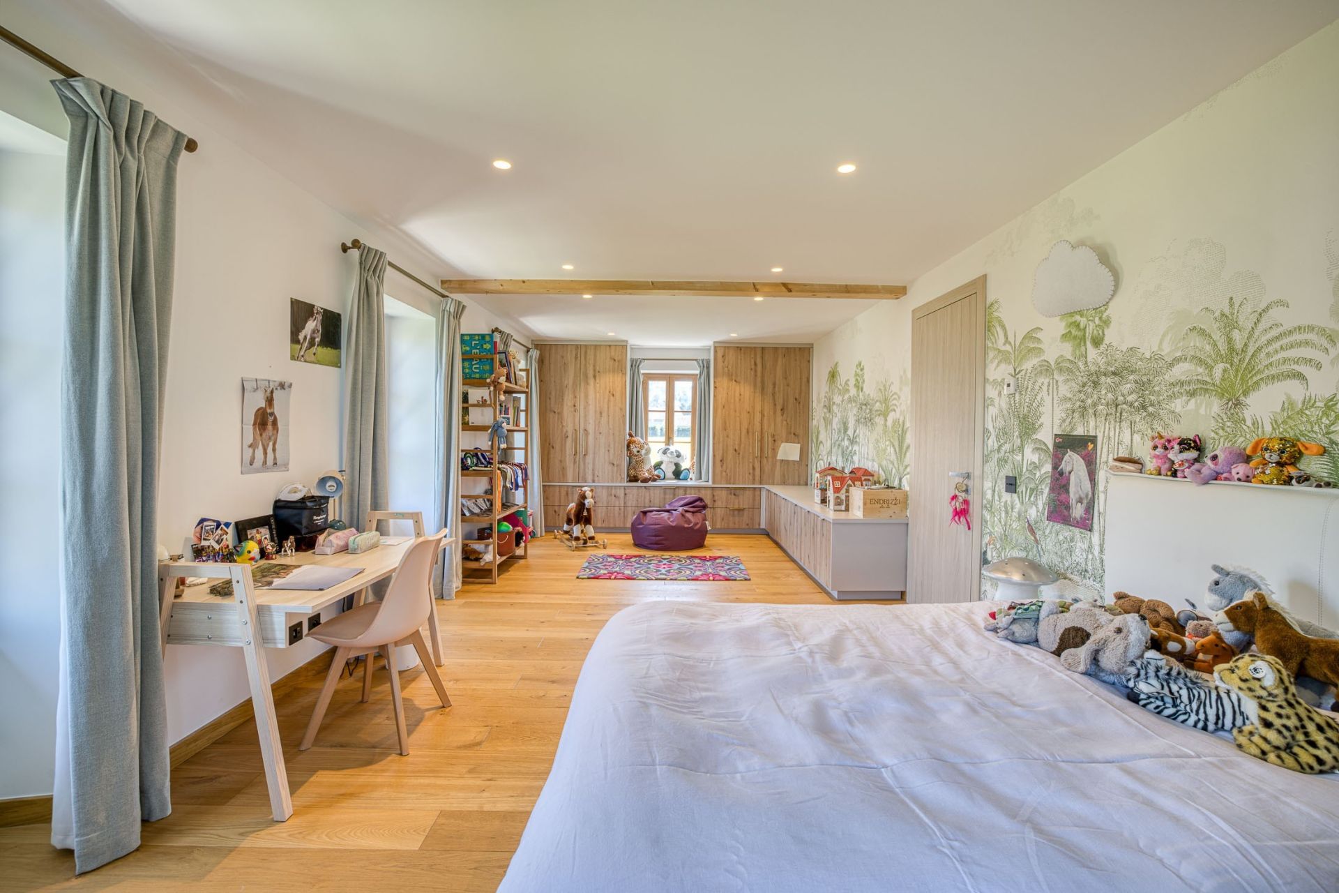 luxury house 8 Rooms for sale on ST JORIOZ (74410)
