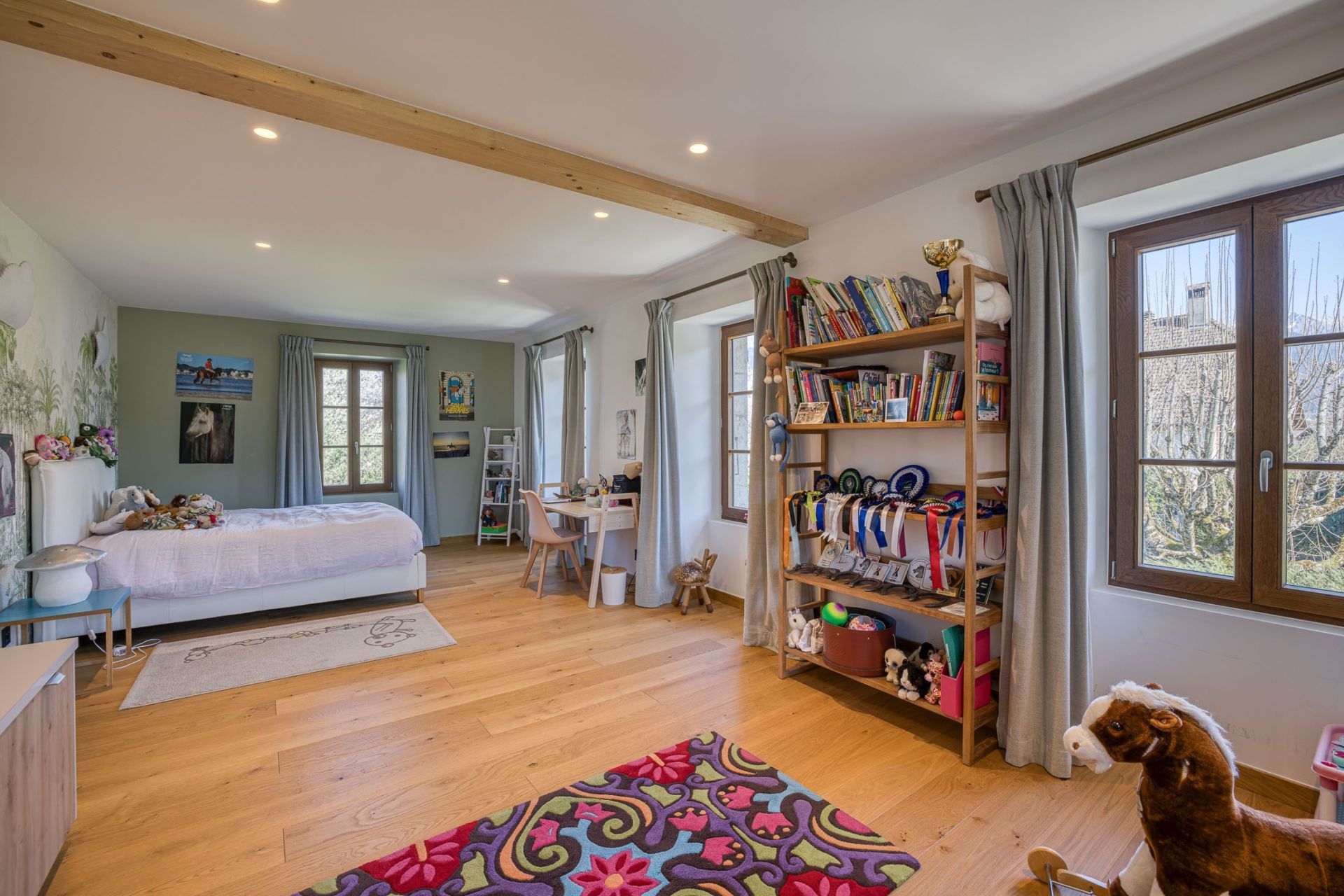 luxury house 8 Rooms for sale on ST JORIOZ (74410)