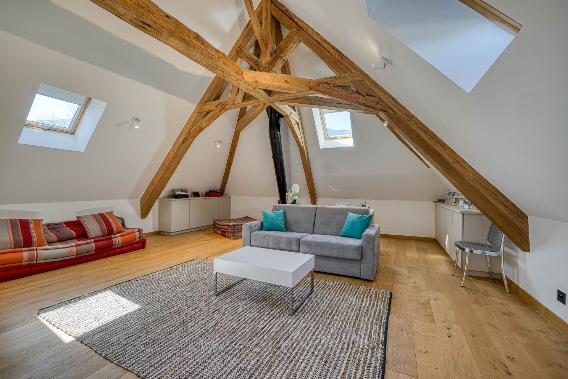luxury house 8 Rooms for sale on ST JORIOZ (74410)