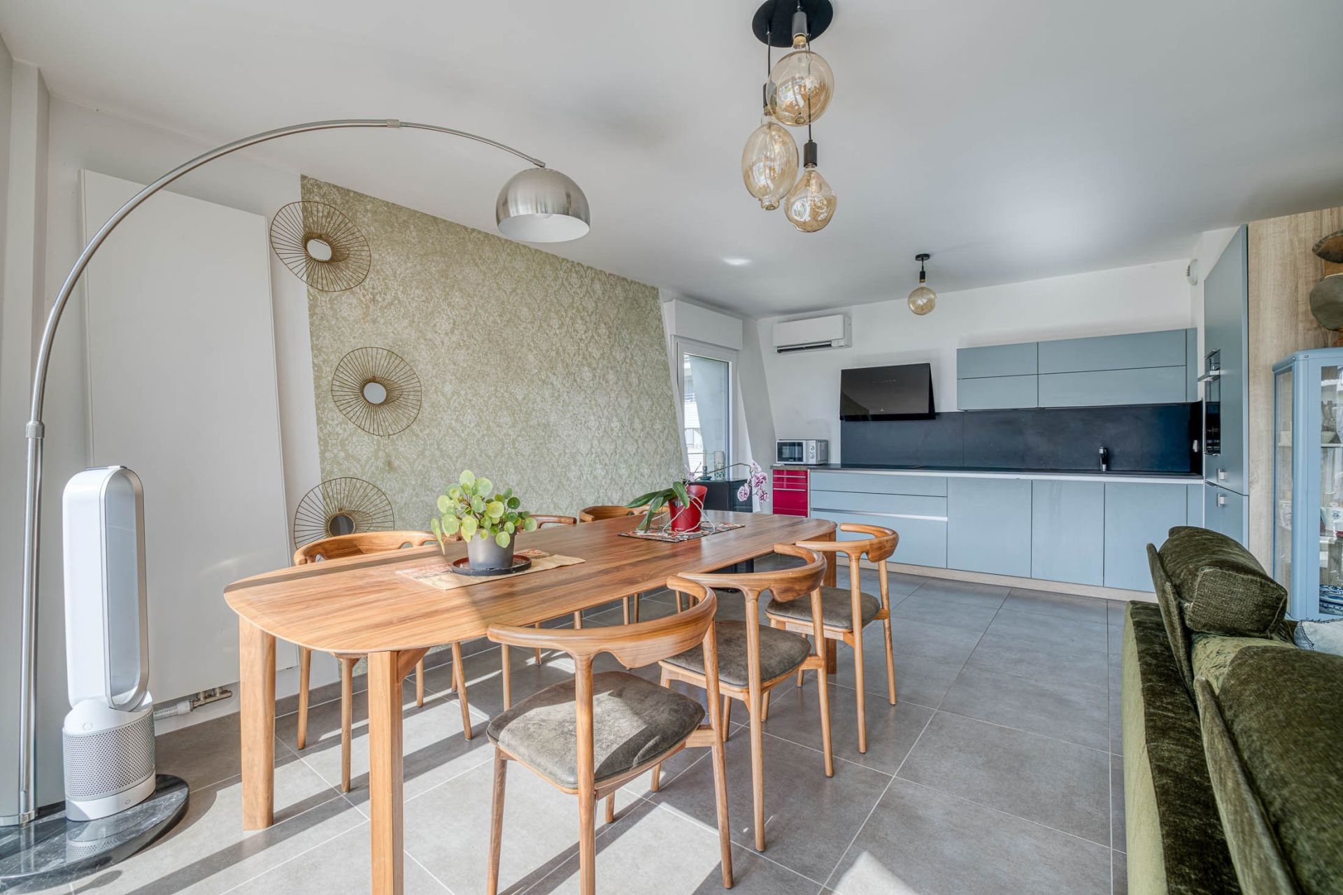 luxury apartment 4 Rooms for sale on ANNECY (74000)