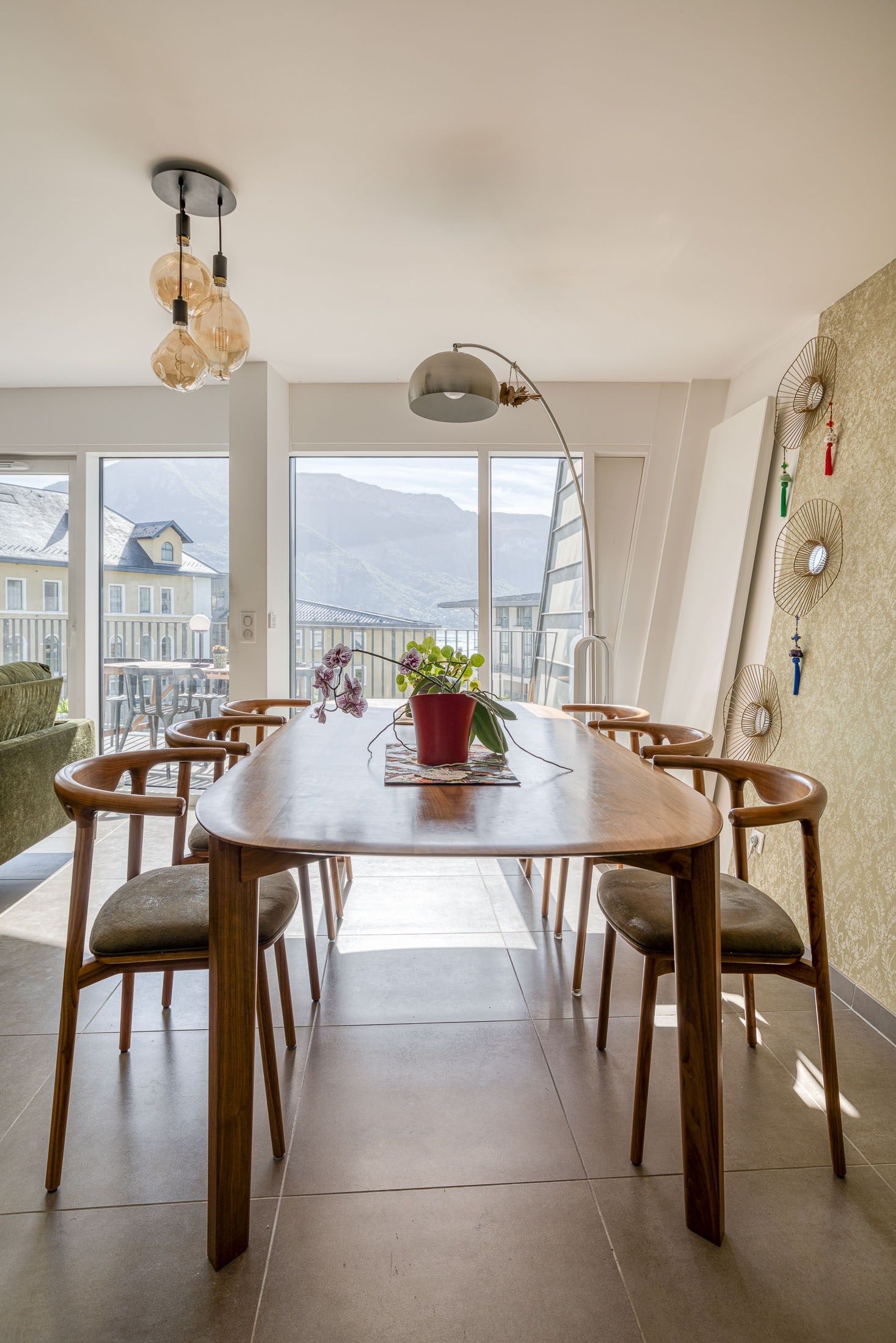 luxury apartment 4 Rooms for sale on ANNECY (74000)