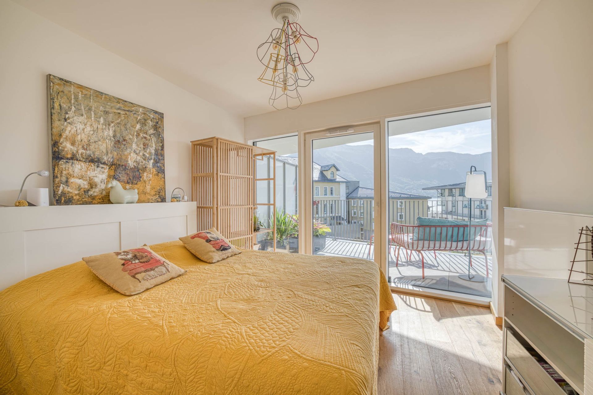 luxury apartment 4 Rooms for sale on ANNECY (74000)