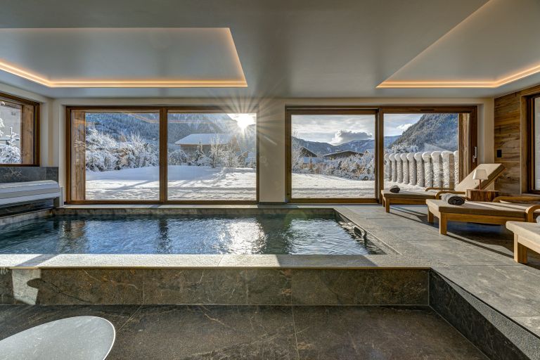 luxury chalet 6 Rooms for sale on CHAMONIX MONT BLANC (74400)