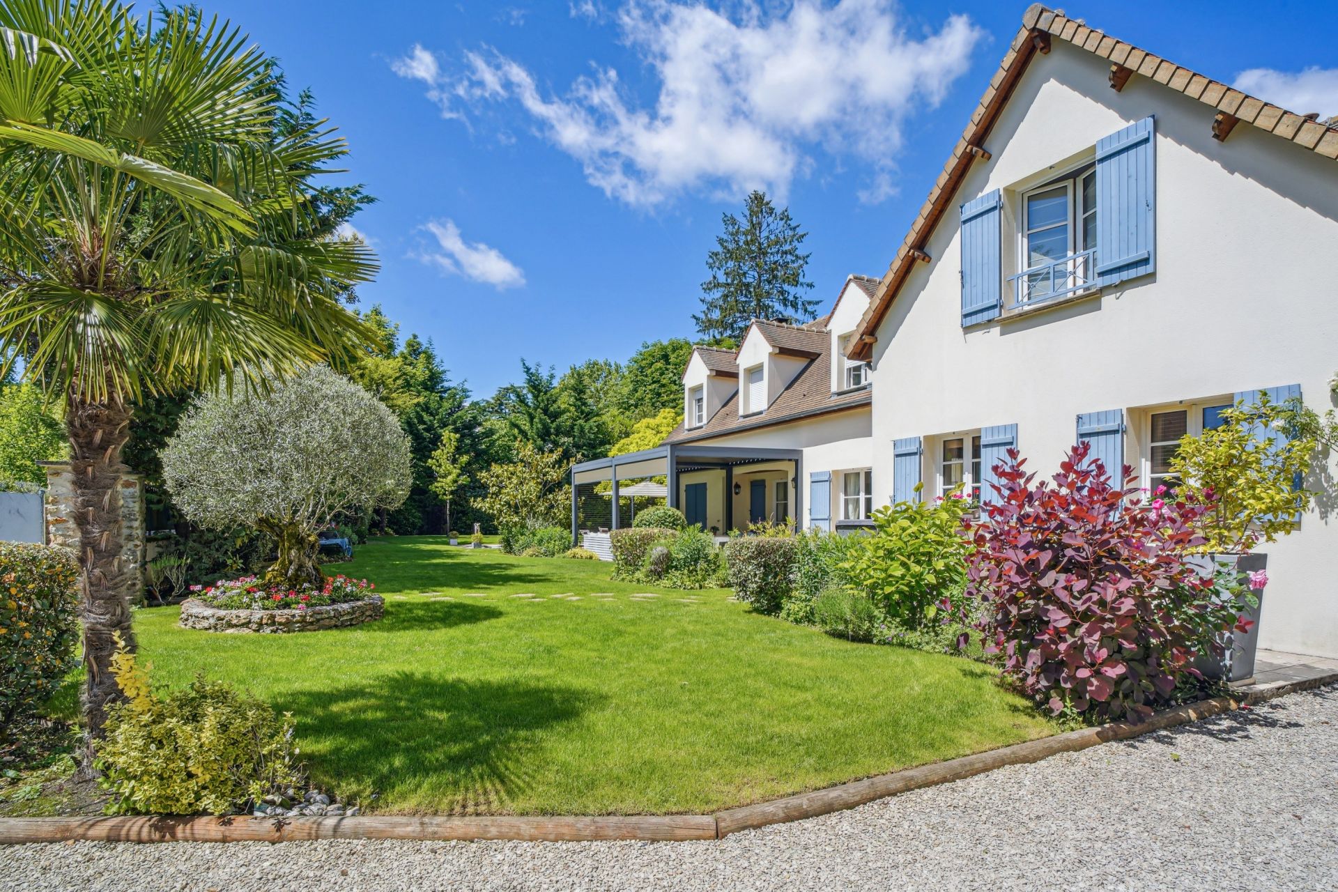 luxury house 6 Rooms for sale on MONTFORT L AMAURY (78490)